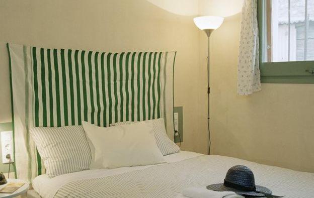 Apartamentos Saltarel-Lo Besalú Zimmer foto